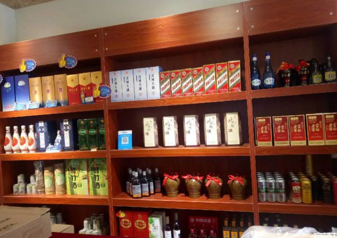 為何街邊煙酒行少有人進店，卻依然盈利？揭秘煙草制品零售內幕